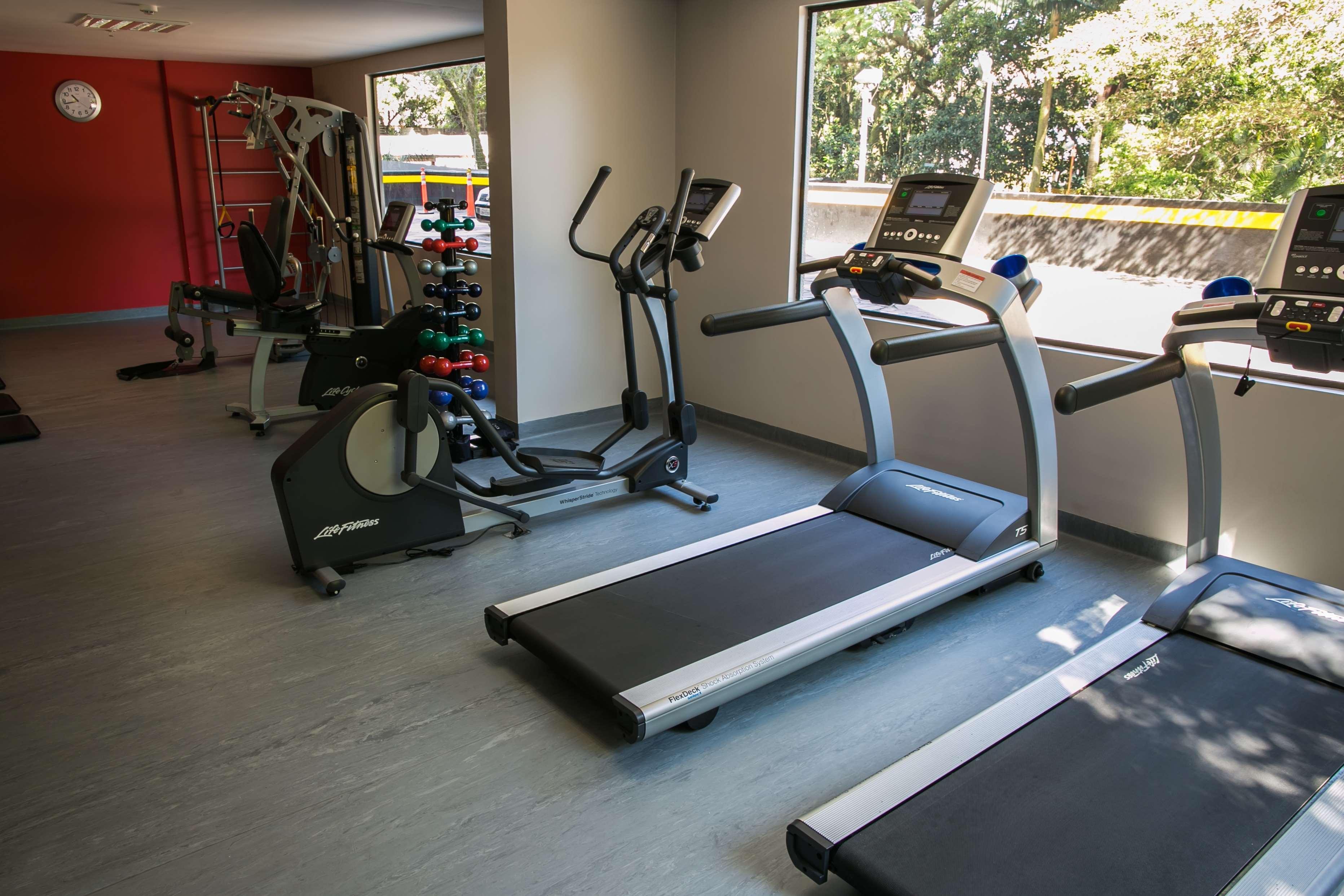 فندق راديسون بورتو أليجري بورتو أليغري المظهر الخارجي الصورة A gym at the University of New England