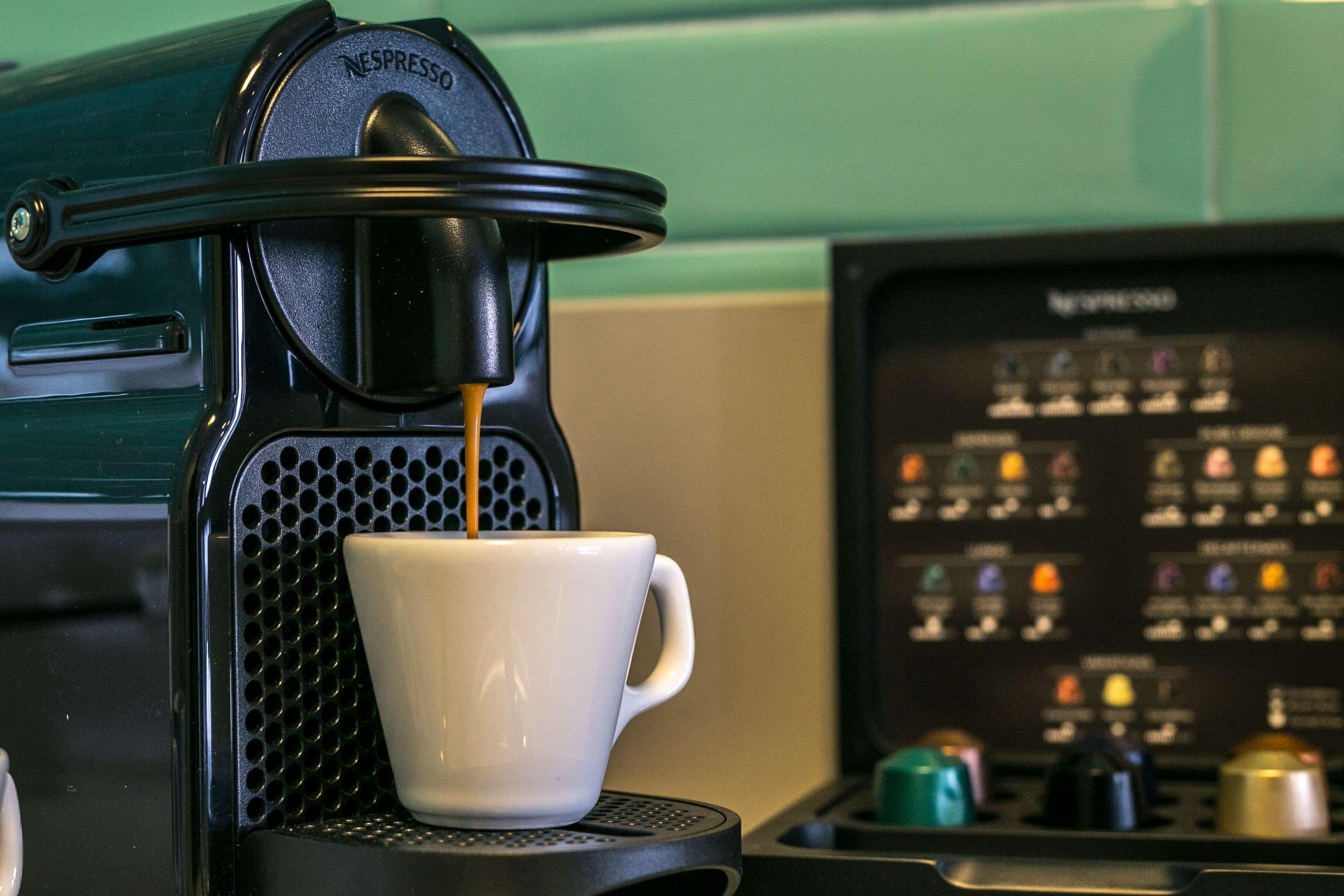 فندق راديسون بورتو أليجري بورتو أليغري المظهر الخارجي الصورة A Nespresso coffee machine