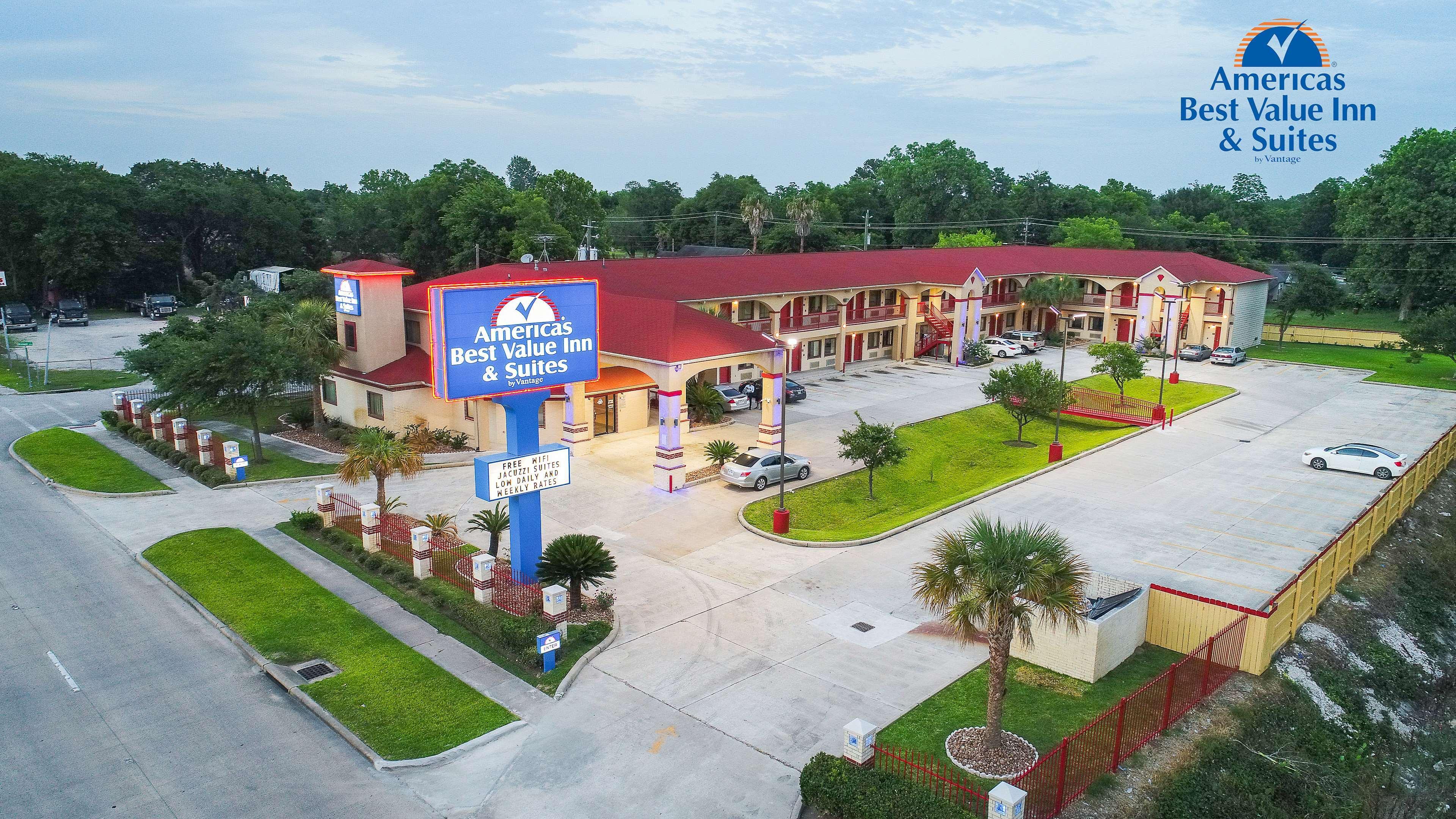 فندق راديسون بورتو أليجري بورتو أليغري المظهر الخارجي الصورة Americas Best Value Inn & Suites