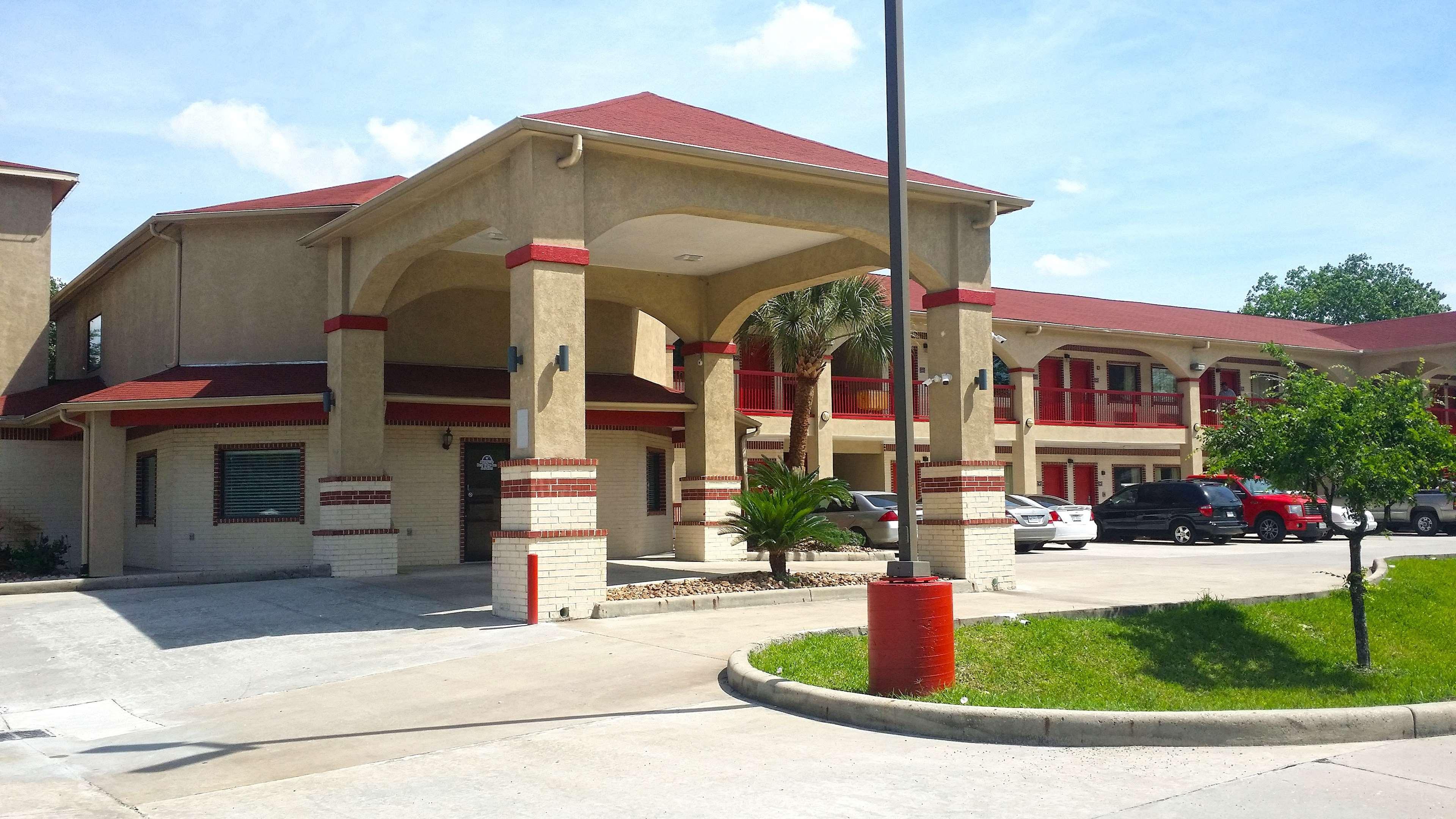 فندق راديسون بورتو أليجري بورتو أليغري المظهر الخارجي الصورة The front entrance of the school