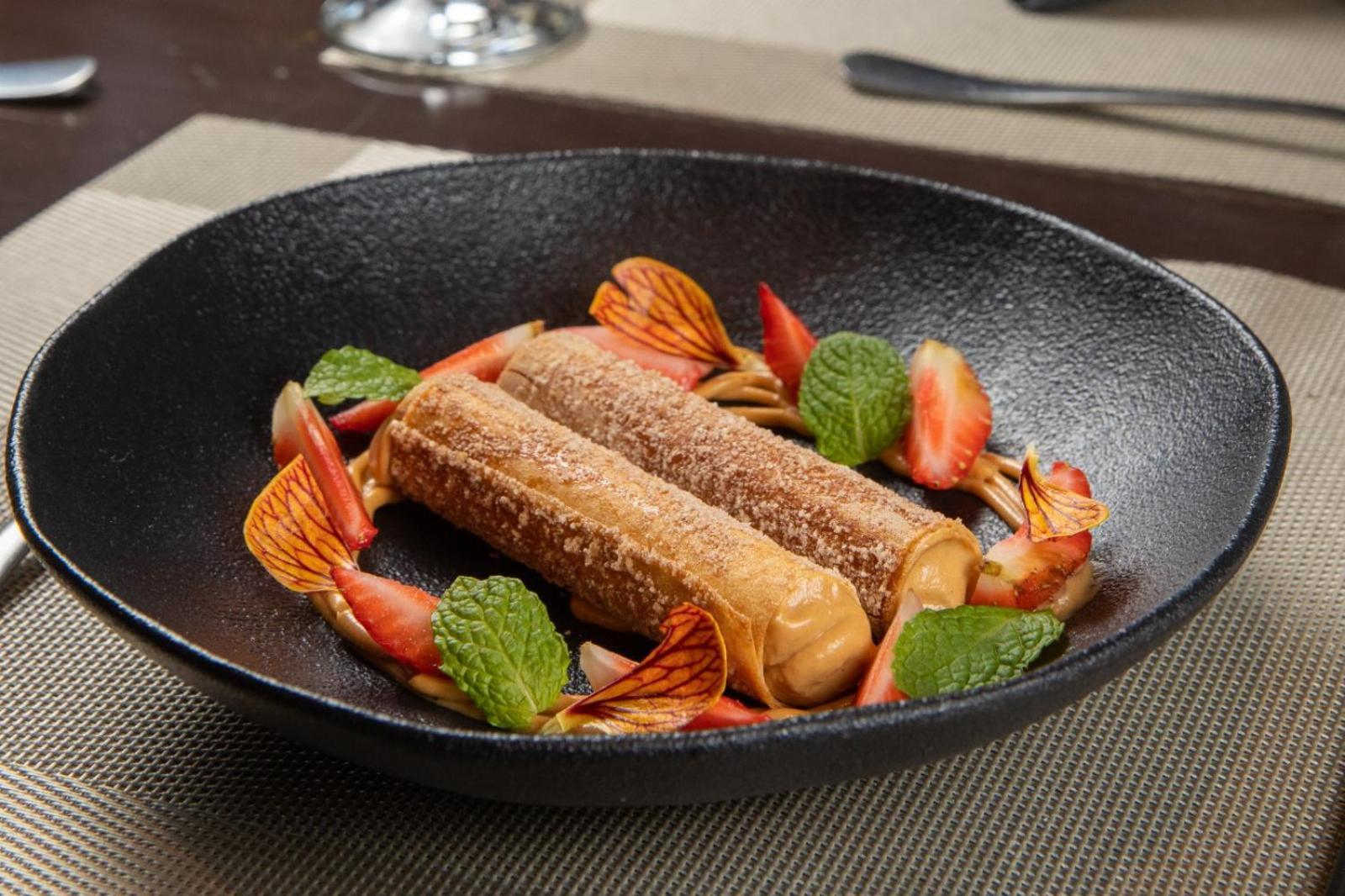 فندق راديسون بورتو أليجري بورتو أليغري المظهر الخارجي الصورة A plate of spring rolls