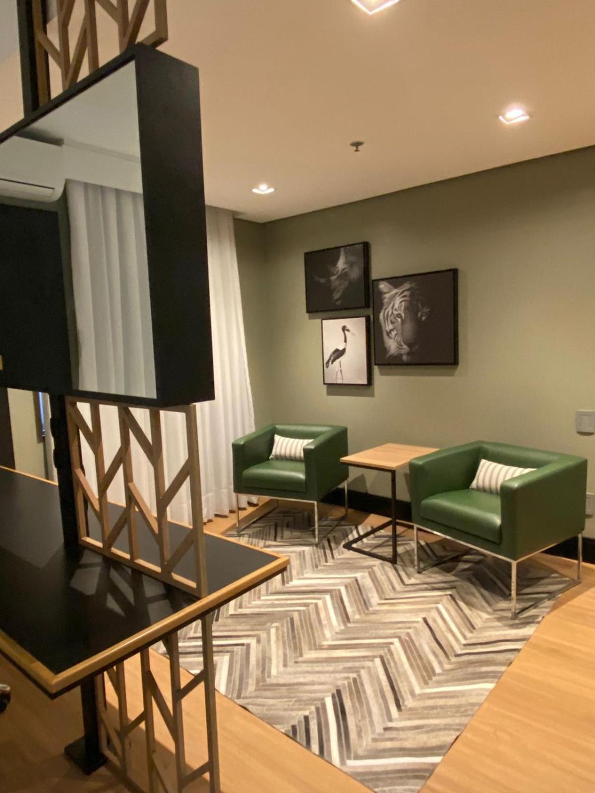 فندق راديسون بورتو أليجري بورتو أليغري المظهر الخارجي الصورة The lounge at Cape Town International Airport